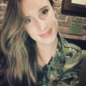 Meet your Posher, Caitlin